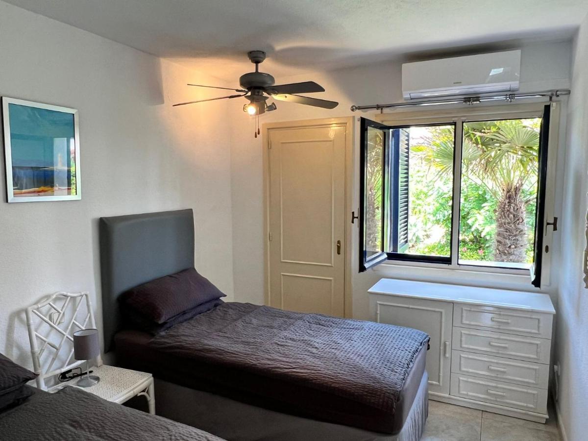 Newly Renovated 2 Bedroom Beachfront House Sitio de Calahonda Buitenkant foto