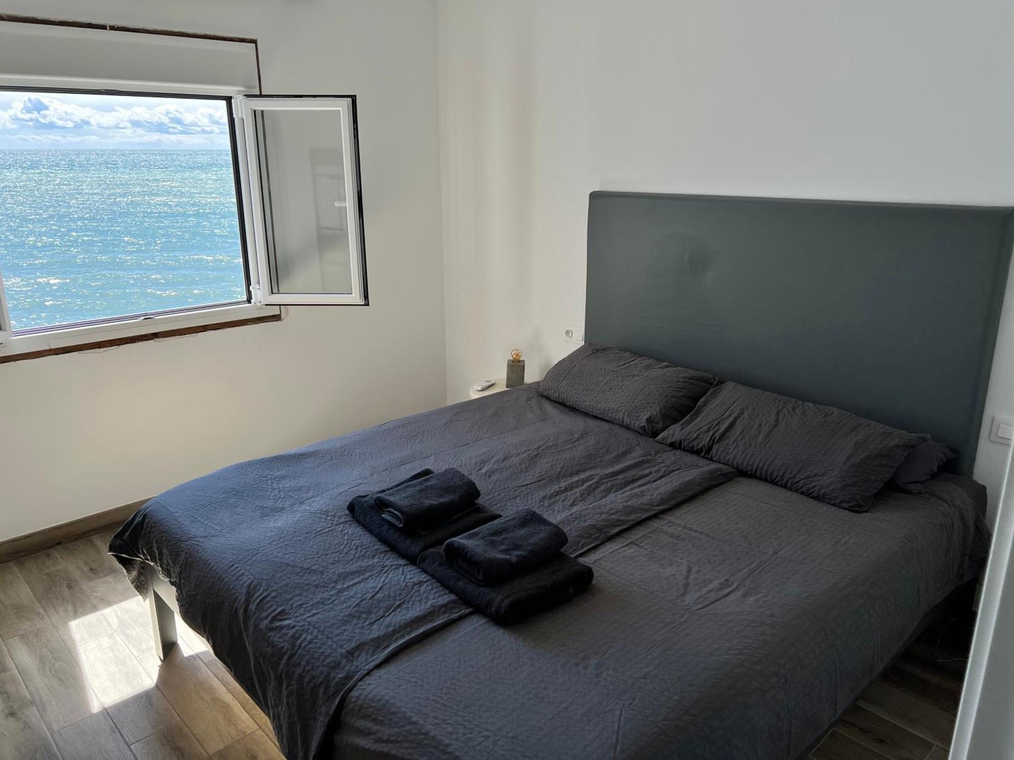 Newly Renovated 2 Bedroom Beachfront House Sitio de Calahonda Buitenkant foto