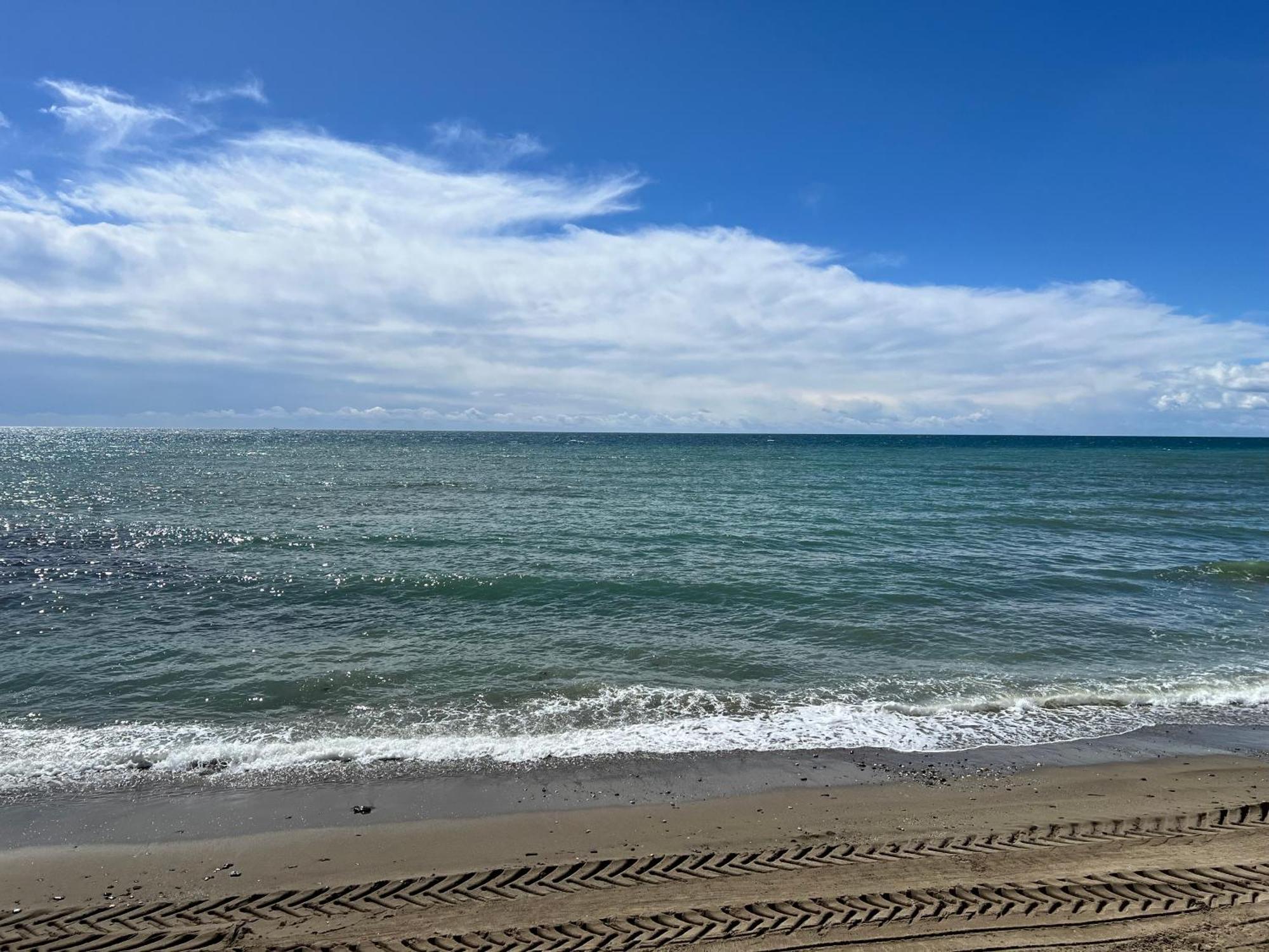 Newly Renovated 2 Bedroom Beachfront House Sitio de Calahonda Buitenkant foto